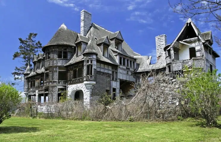 This Creepy Haunted House Is For Sale And Yours For A Shocking Low