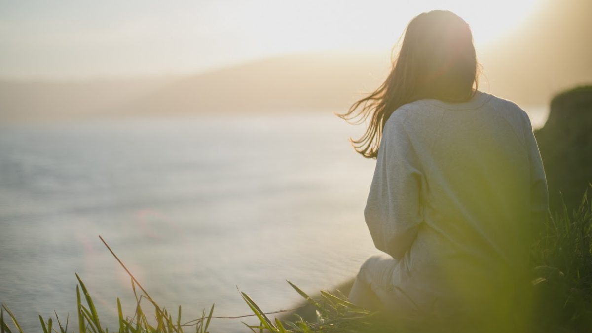 20 Worship Songs (Plus 4 bonus ones!) to Help You Fight Fear & Anxiety - Vimarsana News
