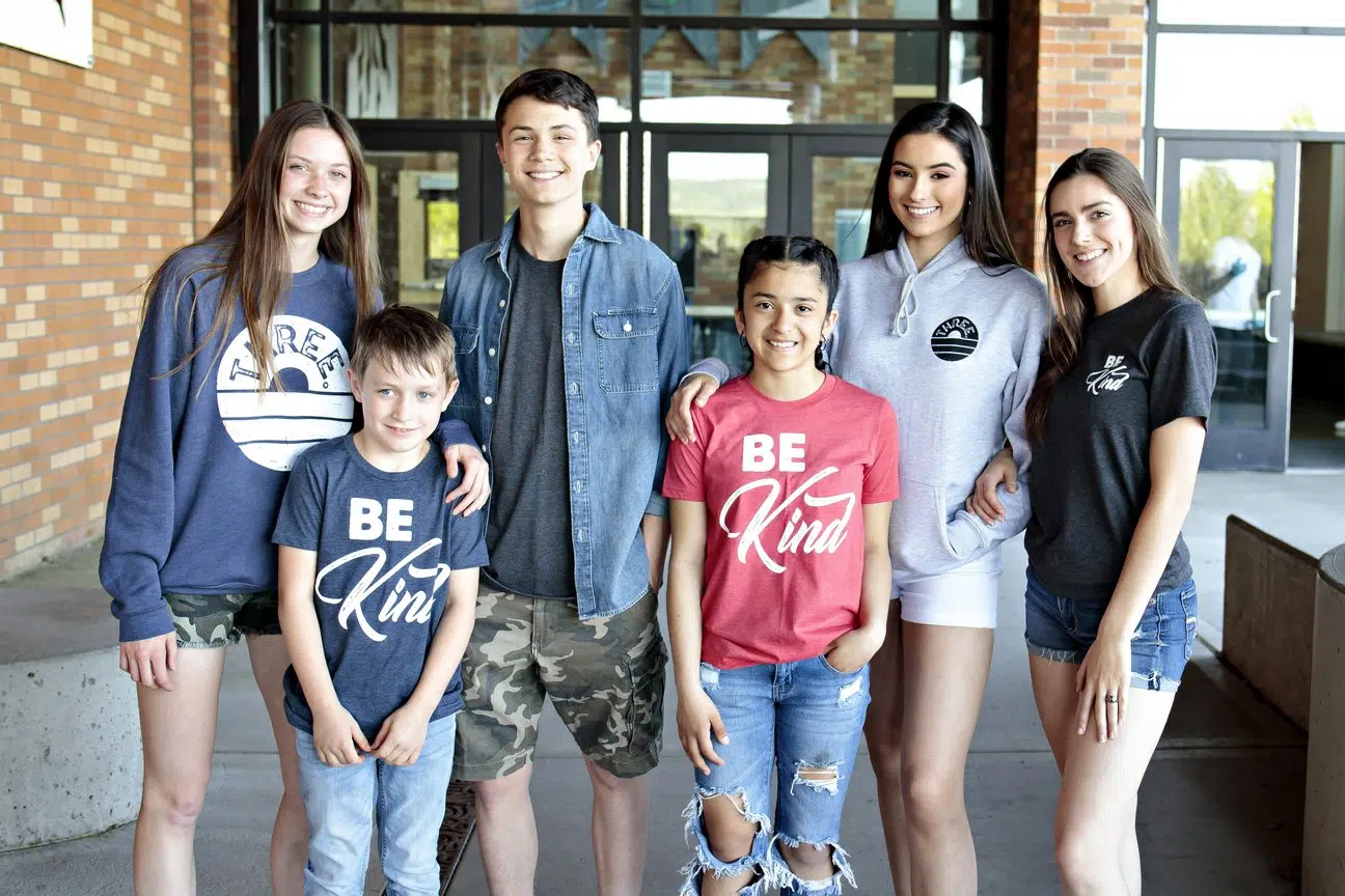 Three Point Clothing Raises Money For Students With Lunch Debt allmomdoes