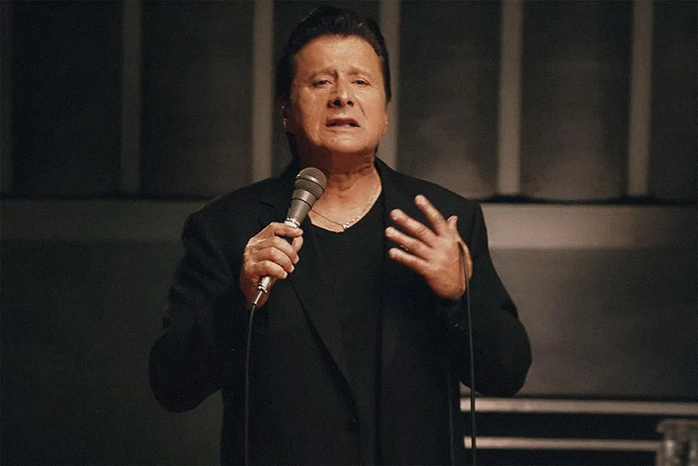 Steve Perry Share’s New Christmas Song With Video of Pictures From His ...