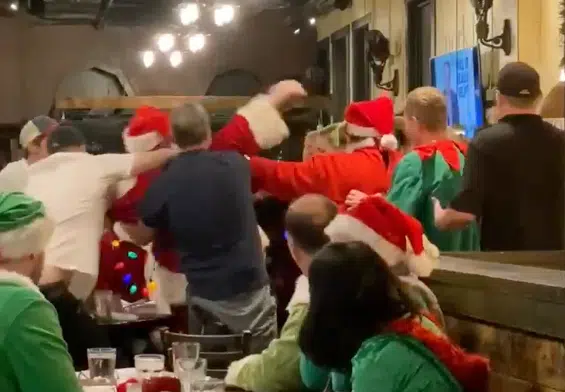 Look Who's on the Naughty List Now – Santa Fights a Restaurant [VIDEO] |  105.7 WAPL | Wisconsin's Classic Rock