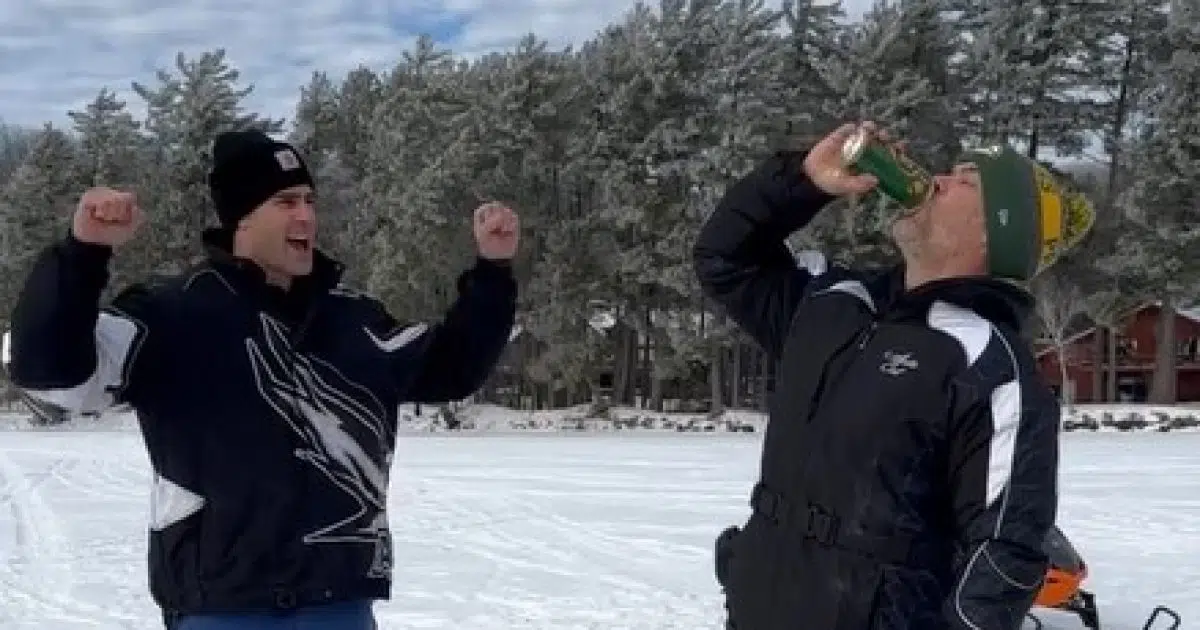 Mason Crosby, Packers teammates go ice fishing, do Hang time Challenge