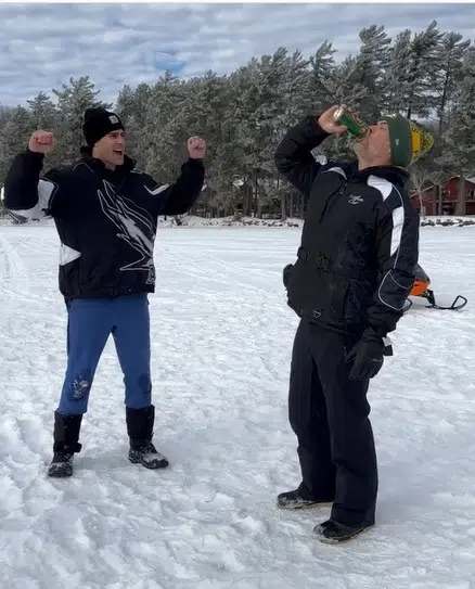 Mason Crosby, Packers teammates go ice fishing, do Hang time Challenge