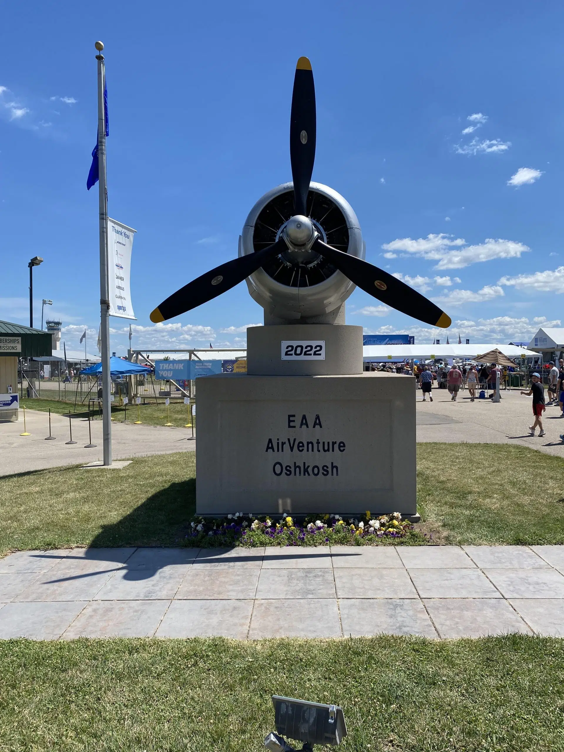 EAA AirVenture 2022 sets new attendance record Razor 94.7 104.7 The