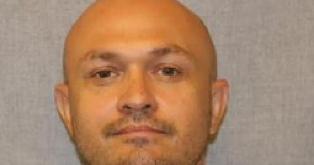 Inmate Escapes From Winnebago Correctional Center Razor 947 1047 The Cutting Edge Of Rock 