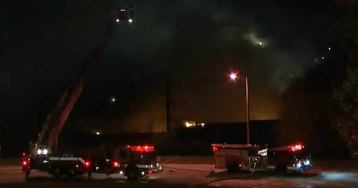 Crews battle fire at Manitowoc commercial building 105.7 WAPL
