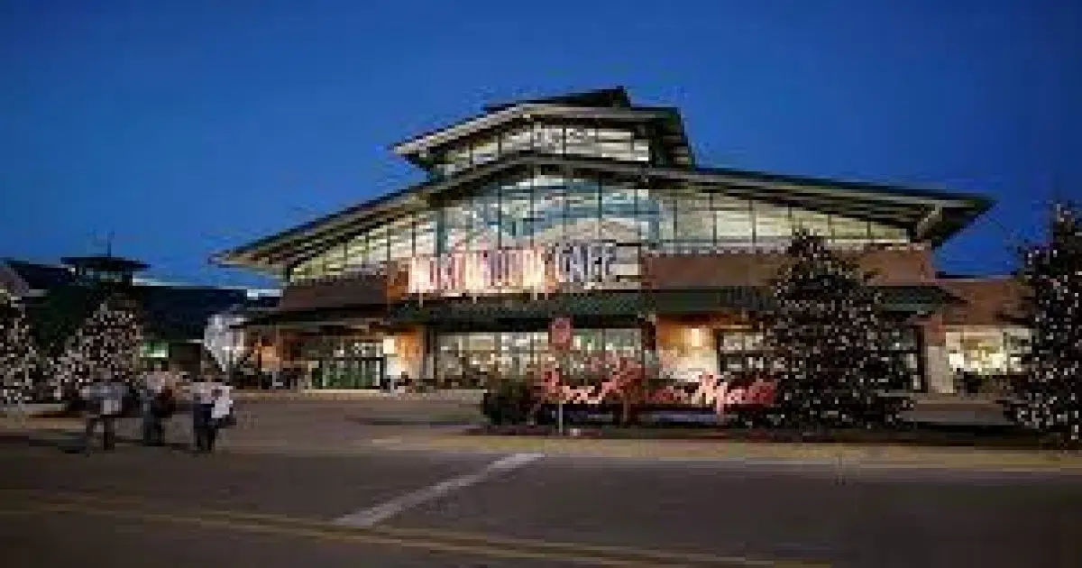 One Injured In Fox River Mall Shooting Incident Razor 94 7 104 7   Fox River Mall 1200x630 