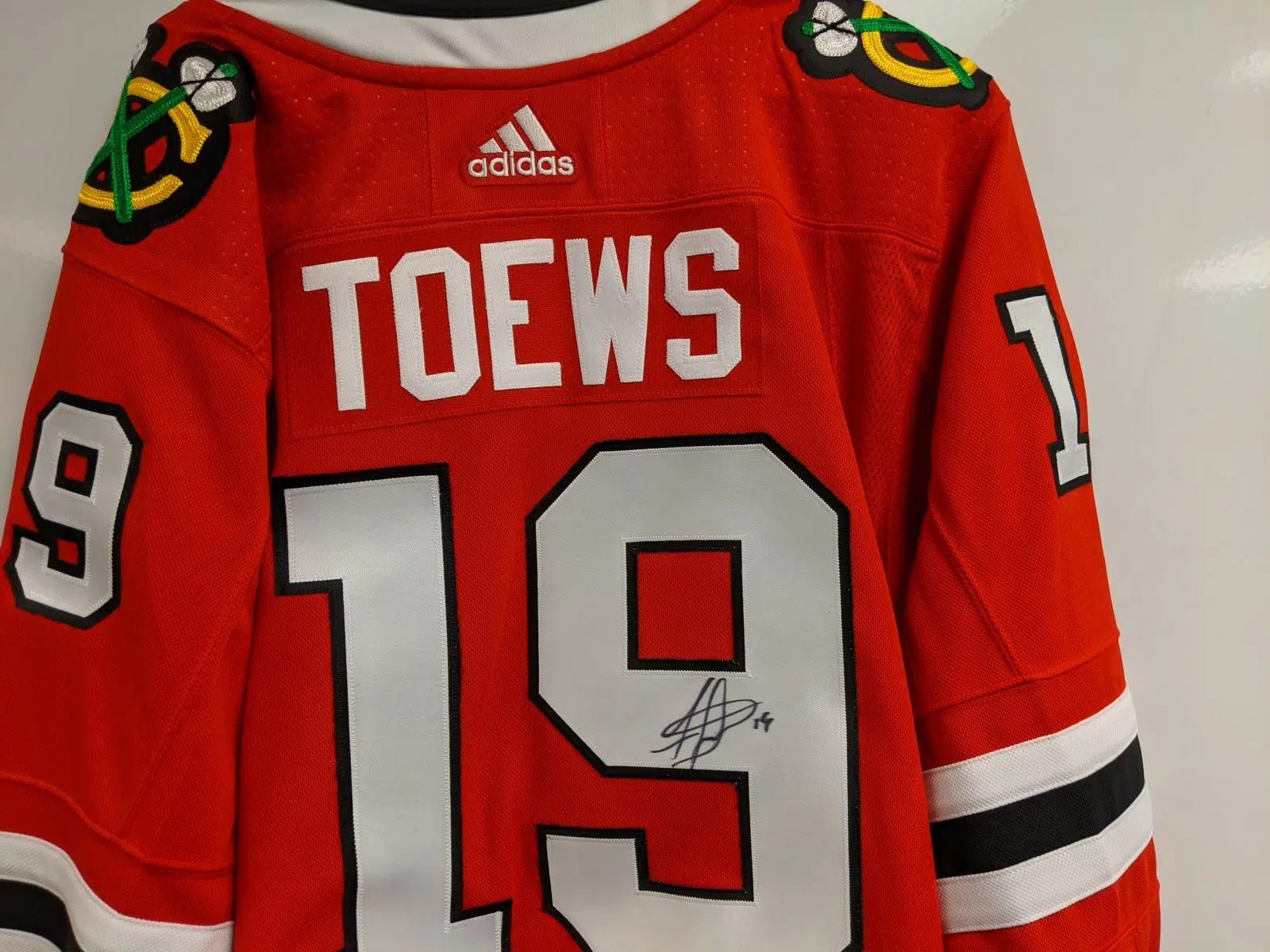 blackhawks jersey auction