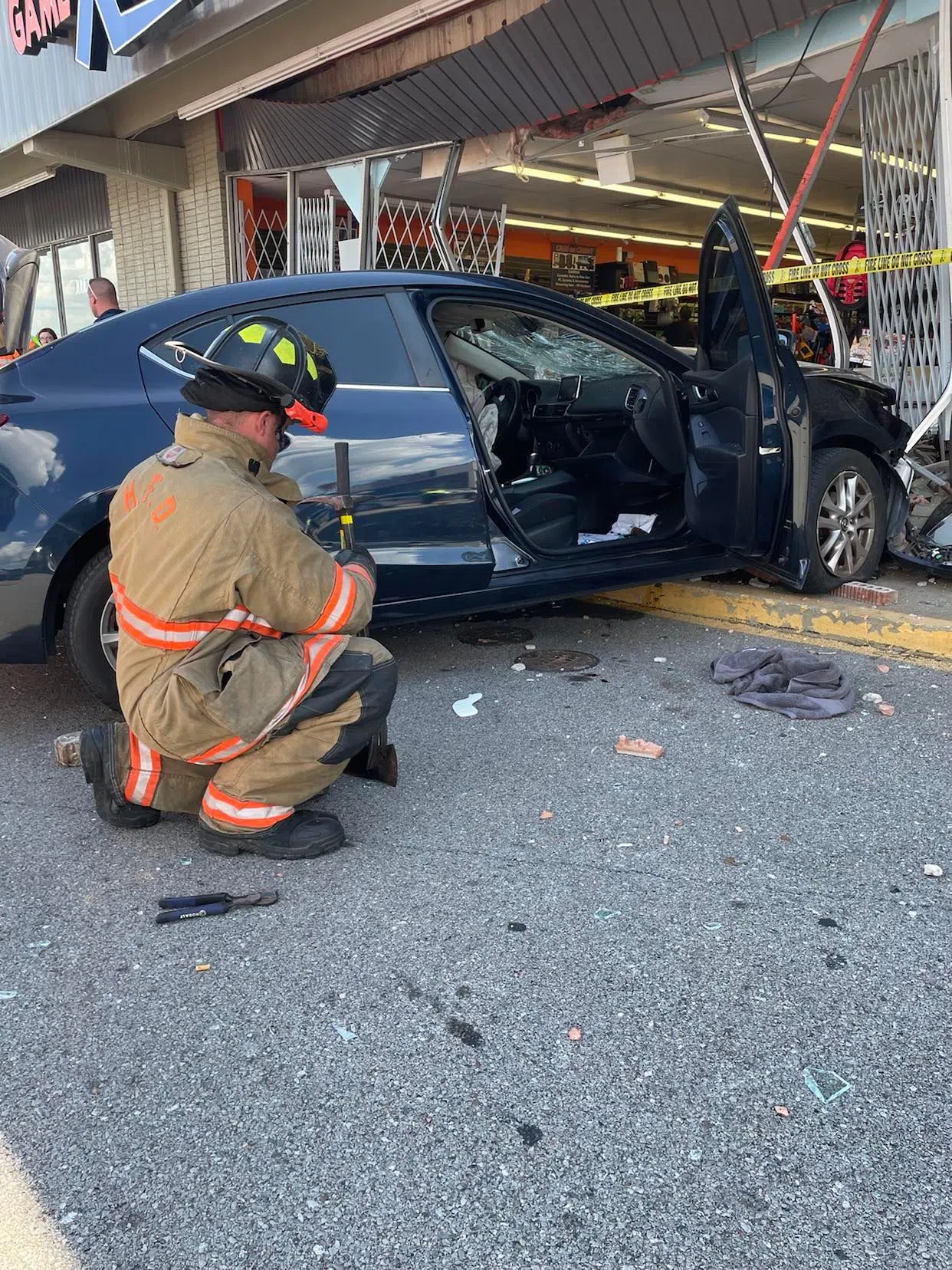 Man injured after car hits Fort Campbell Boulevard business WHOP 1230