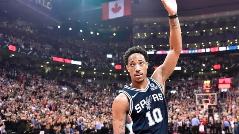 Raptors fans show DeMar DeRozan the love in his return to Toronto | paNOW