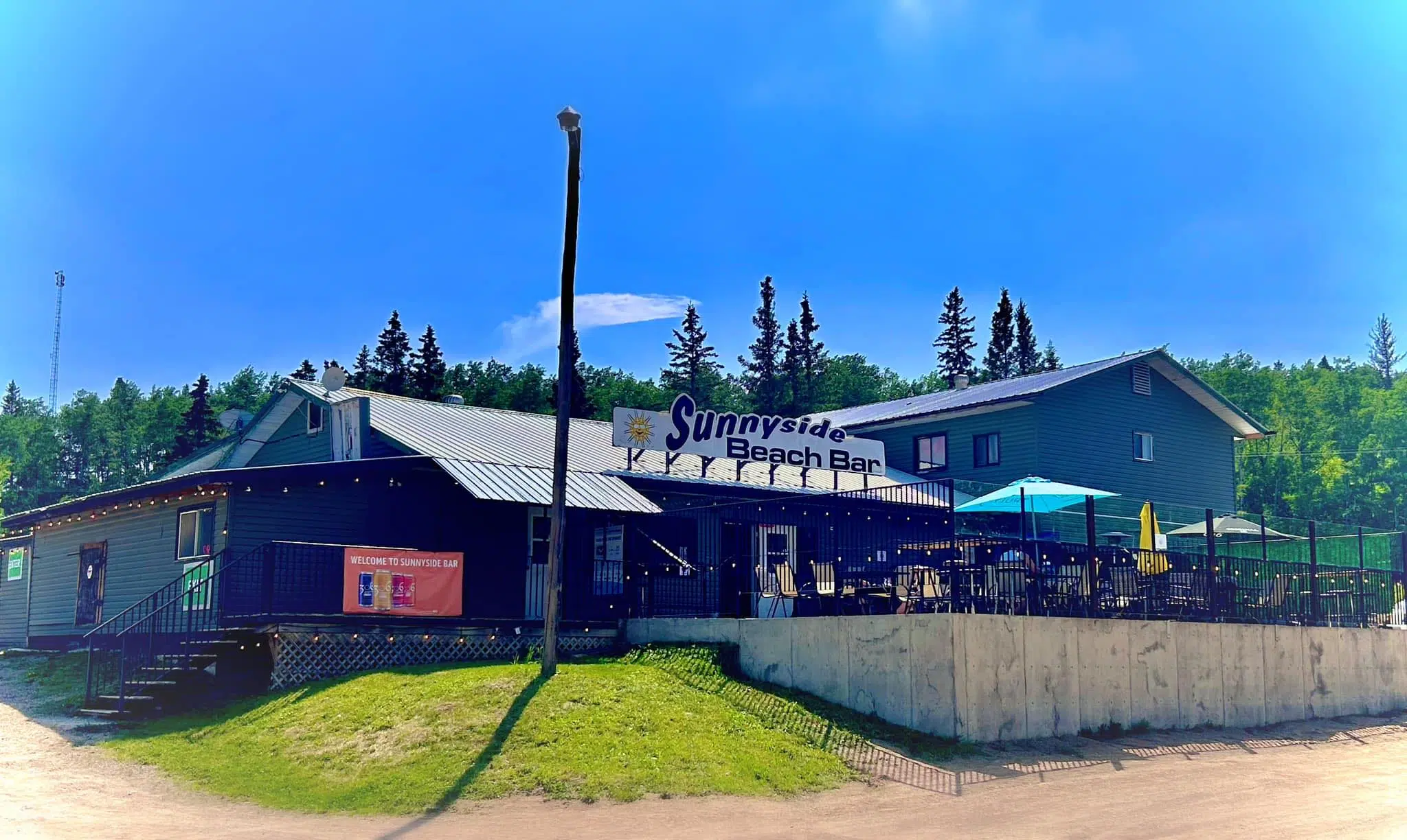 Sunnyside Beach Bar and Grill 101.5 Beach Radio