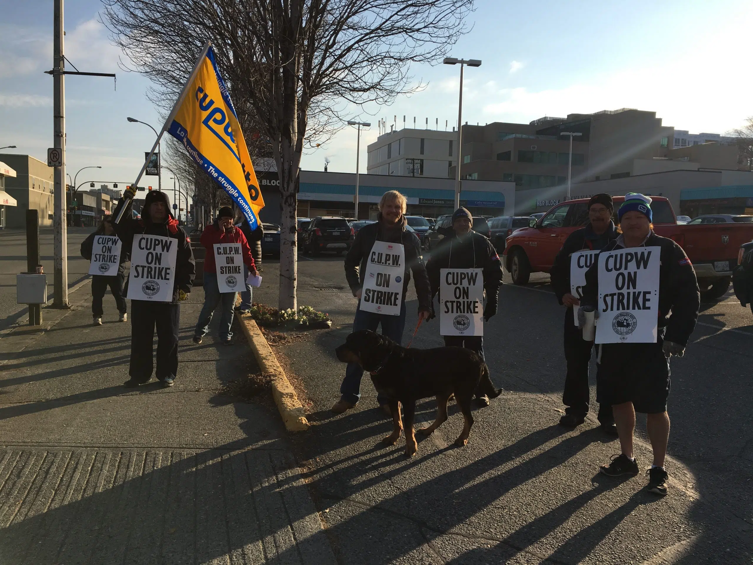 Kamloops Postal Workers Strike Into Day Two | Radio NL ...