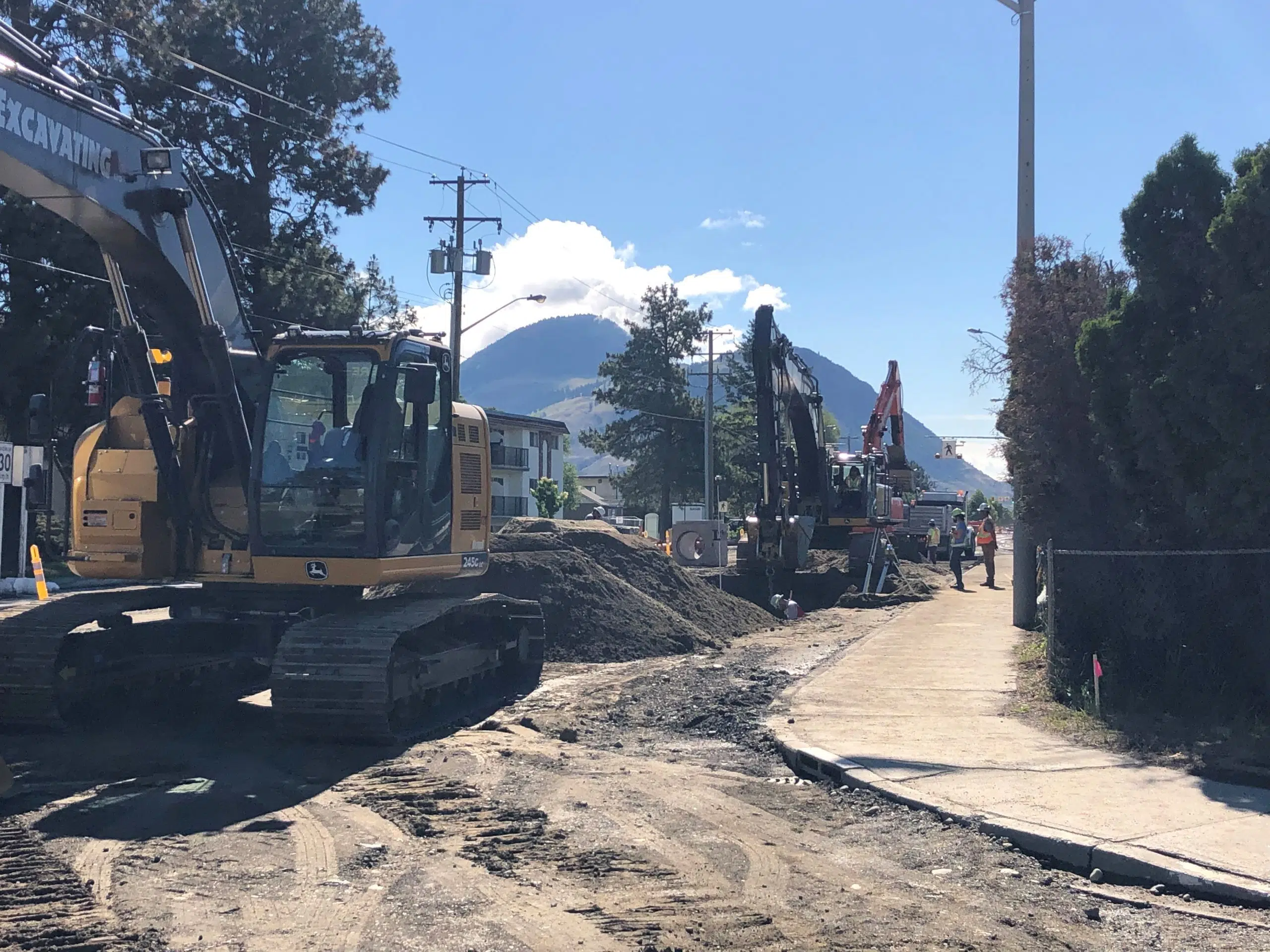 Scorching temperatures prompts City of Kamloops to suspend some road