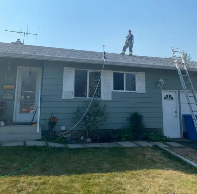Logan Lake using rooftop sprinklers to protect homes from wildfires | K ...