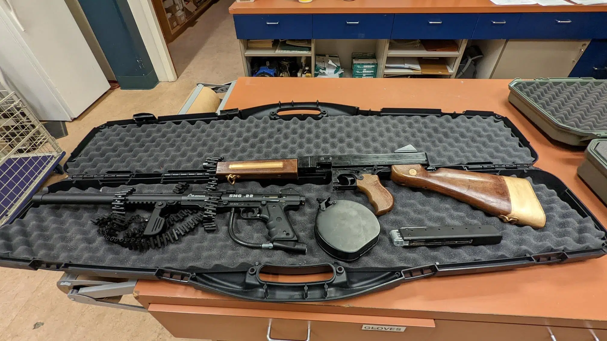 Man arrested after RCMP seize half a dozen airsoft and BB guns from Kamloops motel Radio NL