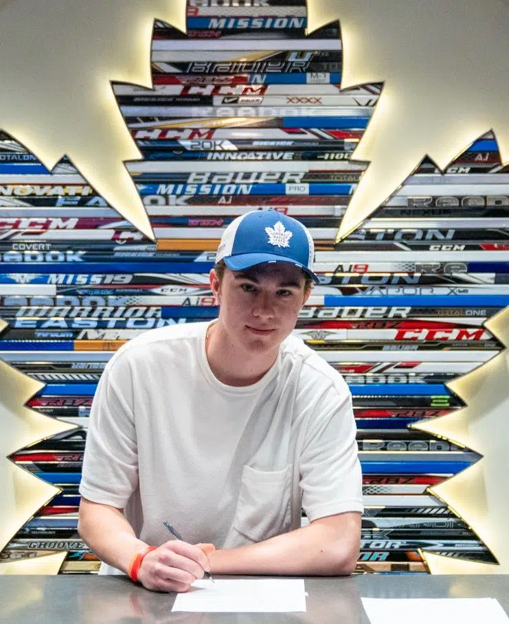 Blazers forward Fraser Minten signs NHL entry level contract with ...