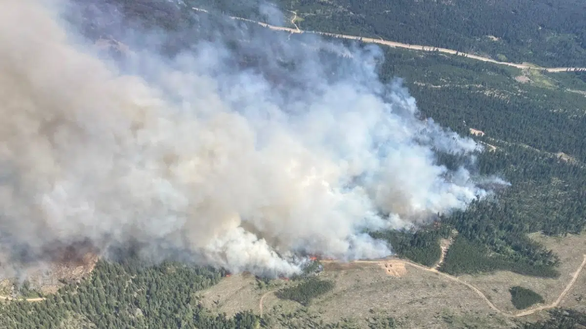 Ross Moore Lake fire rolls smoke over Kamloops as crews tackle new ...