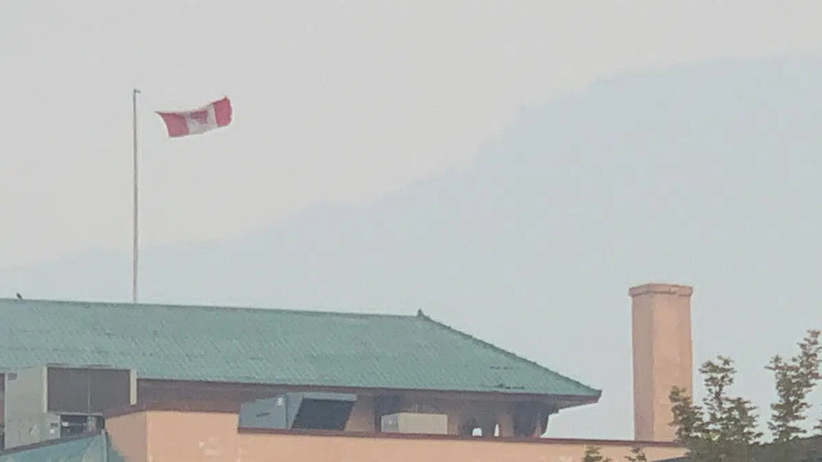 Kamloops air quality plummets, despite crews making further headway on