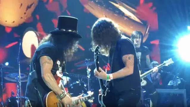 Watch DAVE GROHL Join GUNS N' ROSES On Stage In Tulsa