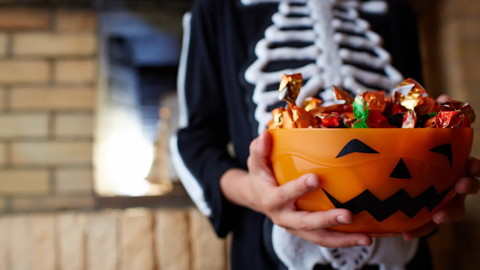 What’s on the Halloween Candy Menu? Here’s the Canadian Top 10! Y95.5