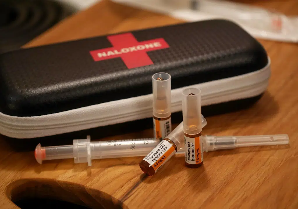 Canadian Teens Learn How To Use Naloxone