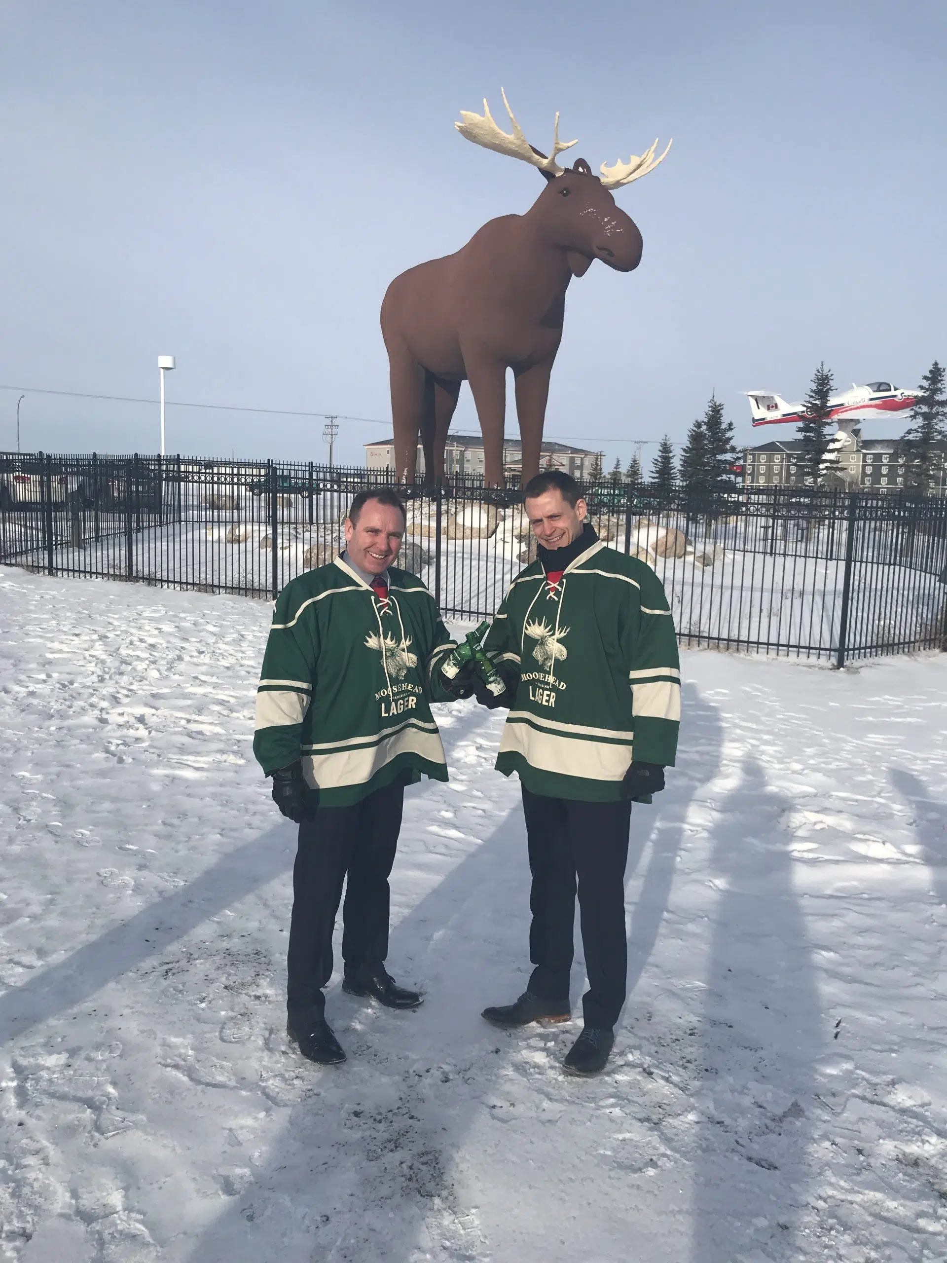 moosehead-breweries-donates-to-mac-the-moose-fund-country-94