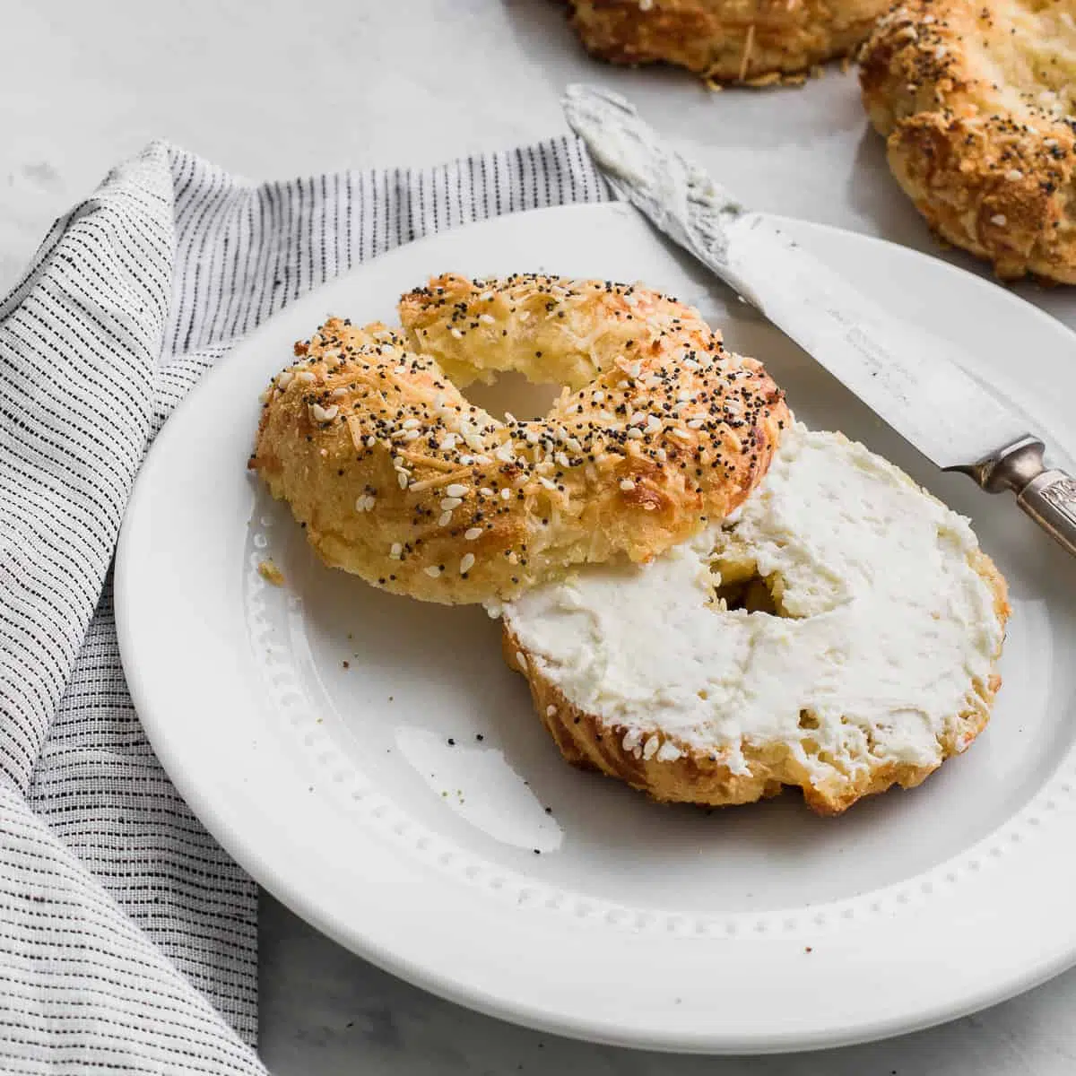 toasted cream cheese bagel