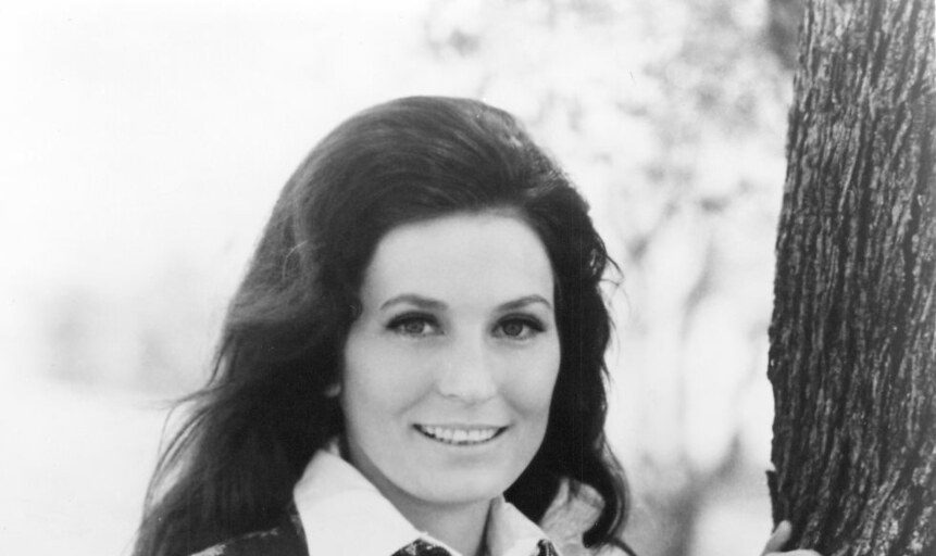 Loretta Lynn celebrates her 90th birthday - Vimarsana News