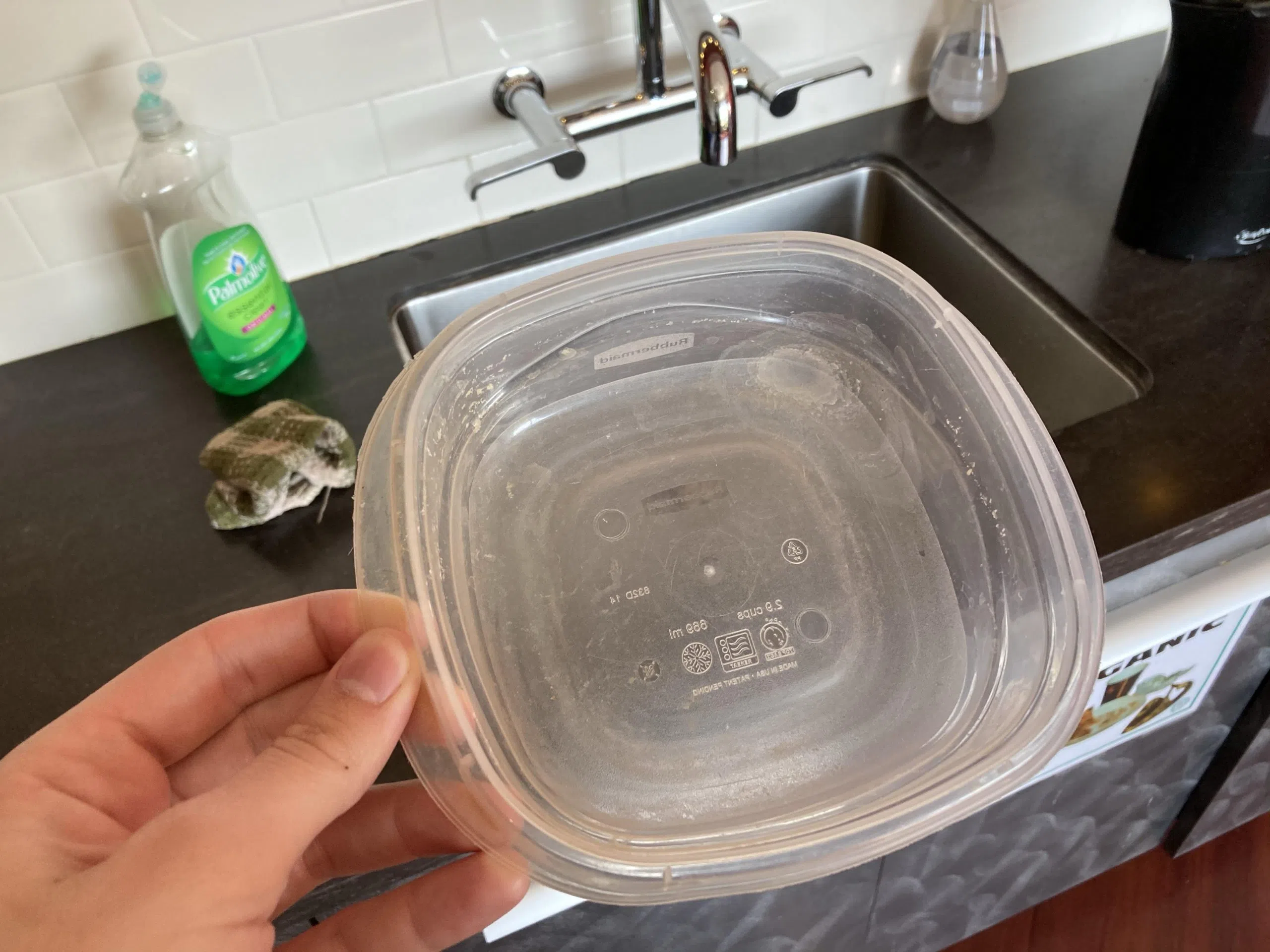 A New Way To Clean Stained Plastic Containers? Country 100.7