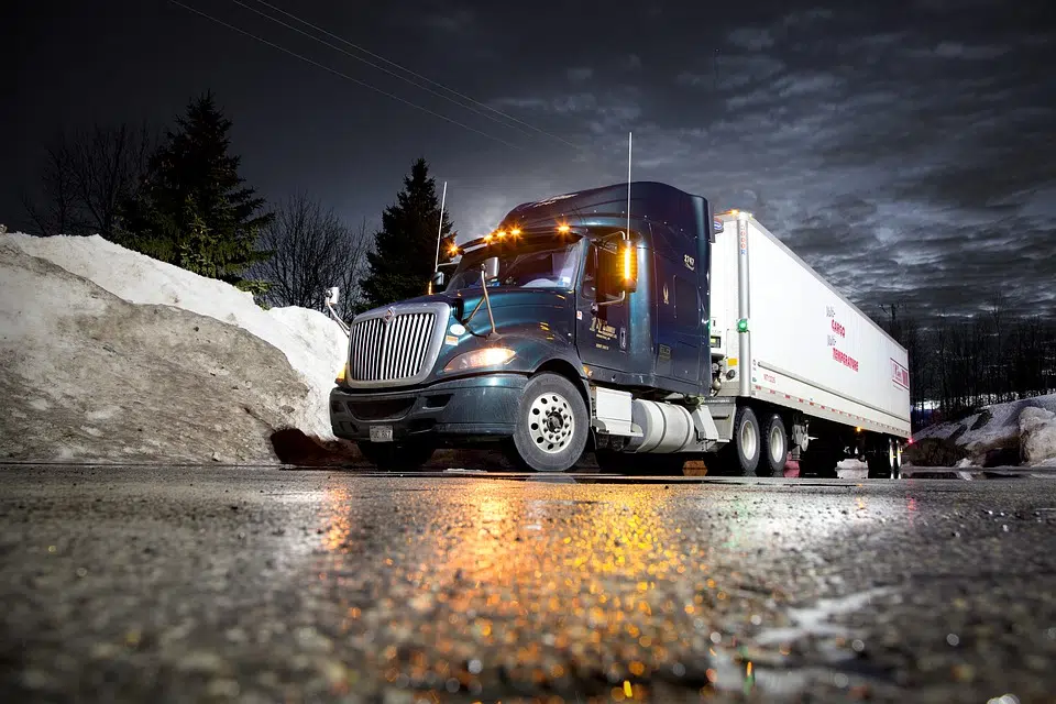 Truckers slow down traffic at N.S.-N.B. border to protest vaccine mandates