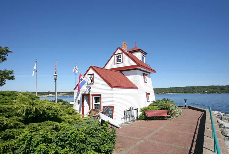 Fort Point Lighthouse To Be Managed By Queens County Museum