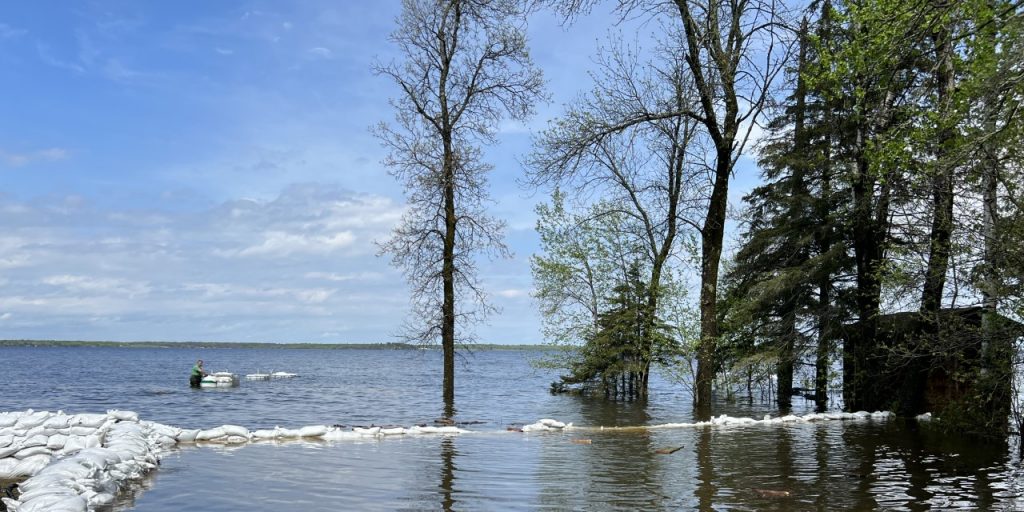Flood Damage Looked at by Federal Officials - Vimarsana News