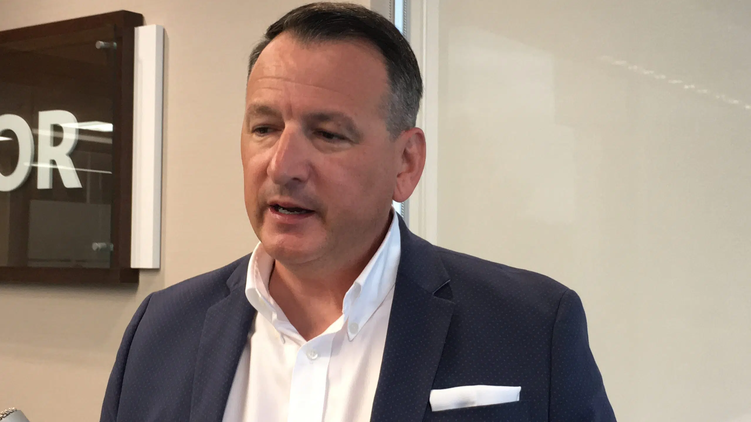 Greg Rickford Keeping Close Tabs On Fire Near Pikangikum CKDR