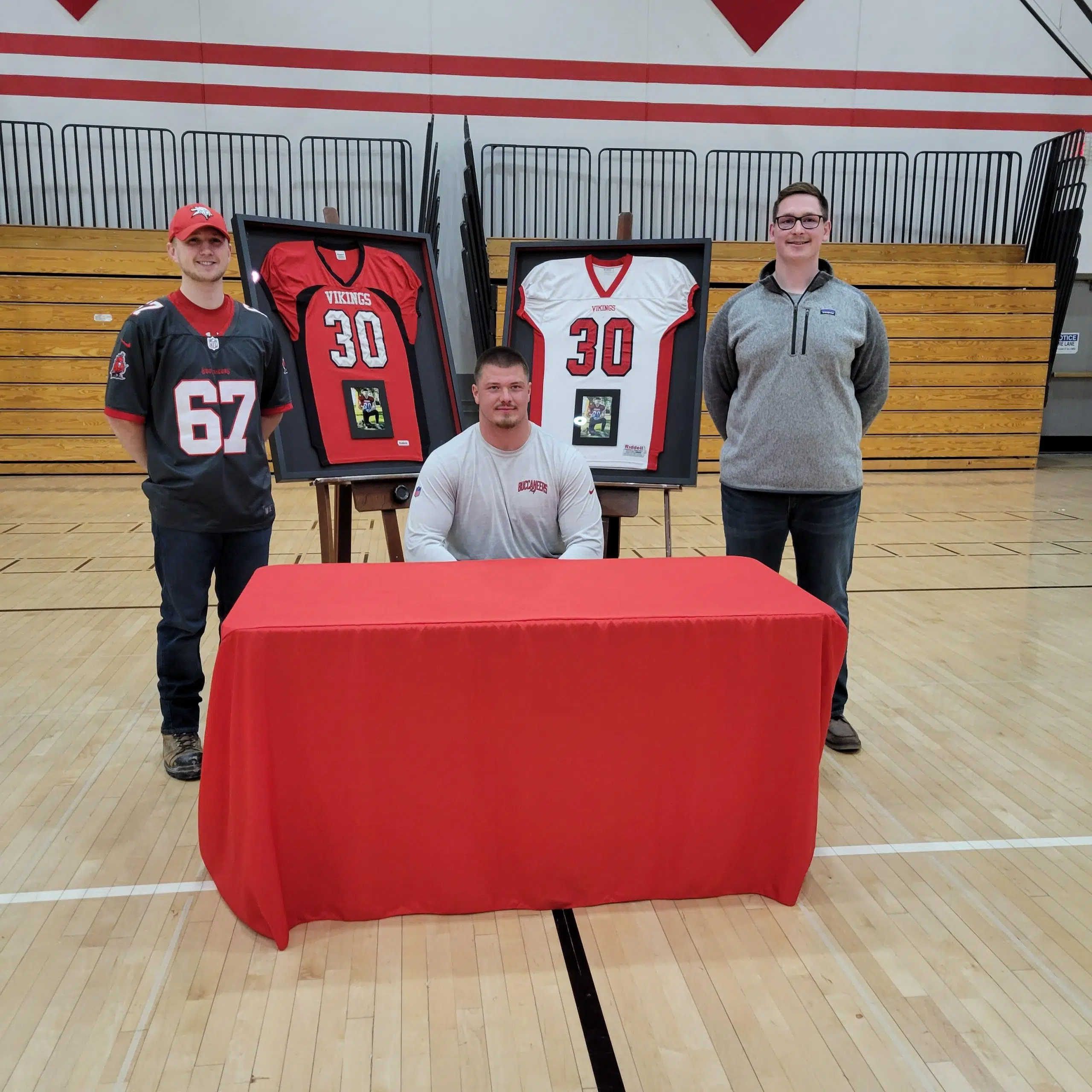 Valders Graduate and NFL Offensive Lineman Set To Have his High School  Number Retired Tonight