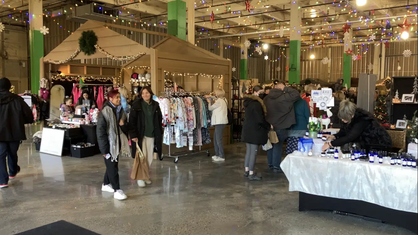 Kellogg Lane’s Merry Market Draws in Crowds