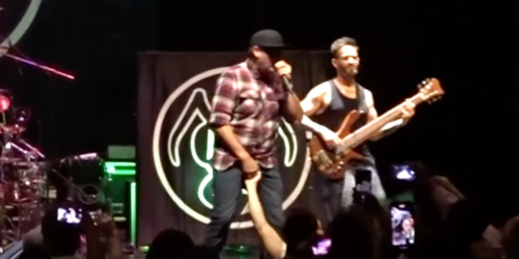 Alien Ant Farm's Dryden Mitchell Charged with Battery for Inappropriately Touching Fan's Hand - Vimarsana News