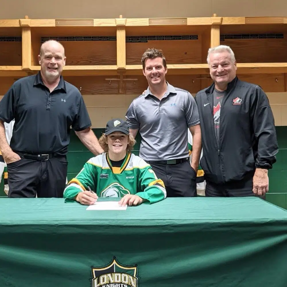 COMMUNITY SPOTLIGHT – Strathroy’s Easton Cowan Commits to London | 105. ...