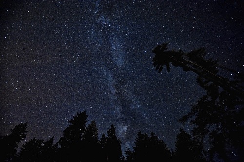 Saturn and Jupiter converge tonight in phenomenon dubbed 'Christmas Star' - Vimarsana News