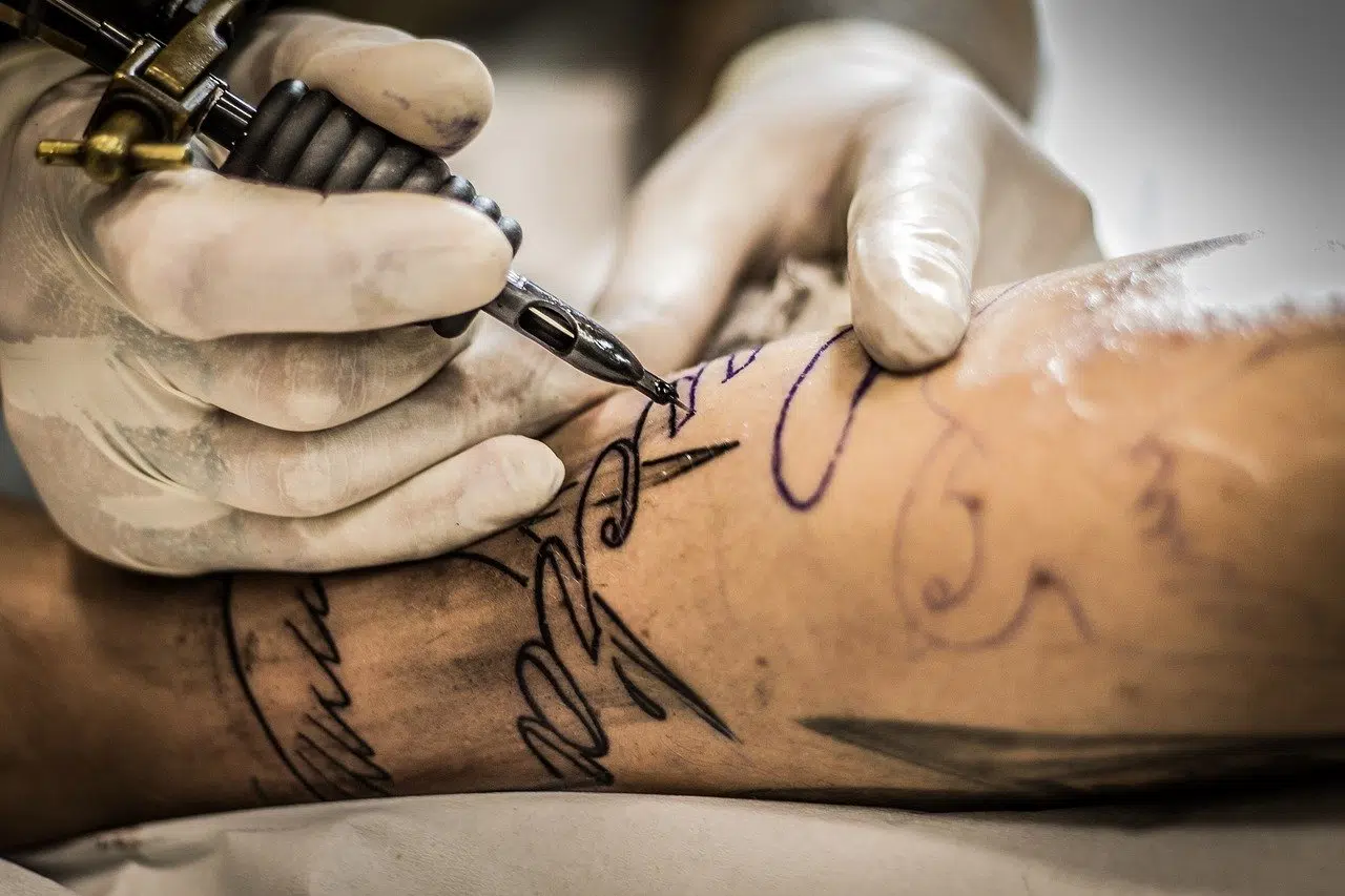 Jason Aldean Shows Off New Arm Tattoo | Q Country 