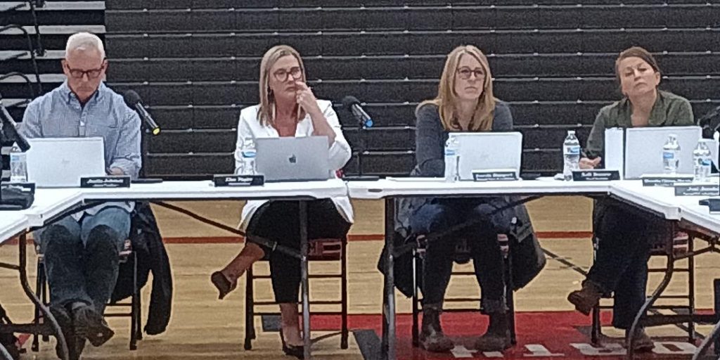 Heyworth CUSD #4 Approves Separation Agreement with Junior High Teacher - Vimarsana News