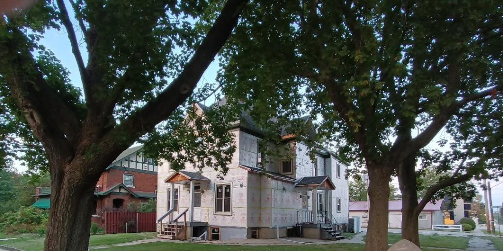 A Bloomington House divides neighbors - Vimarsana News