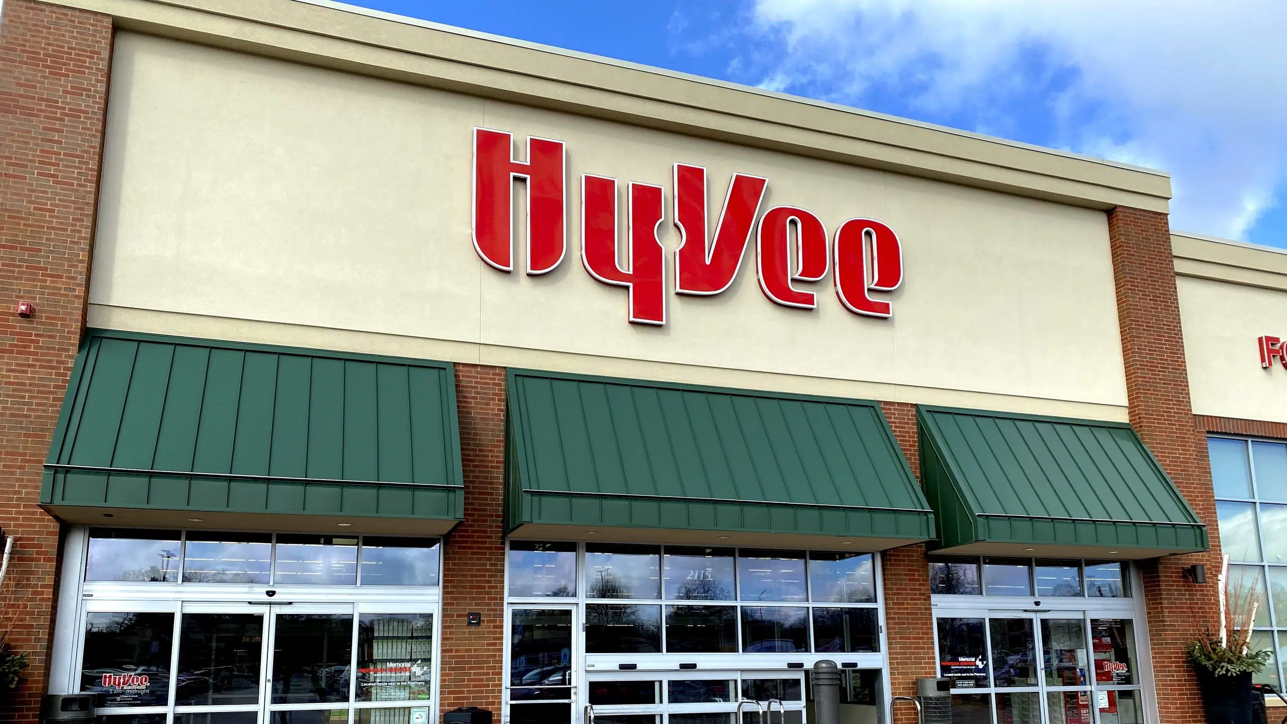 Hy Vee Reserves One Hour Of Online Shopping For Those Considered