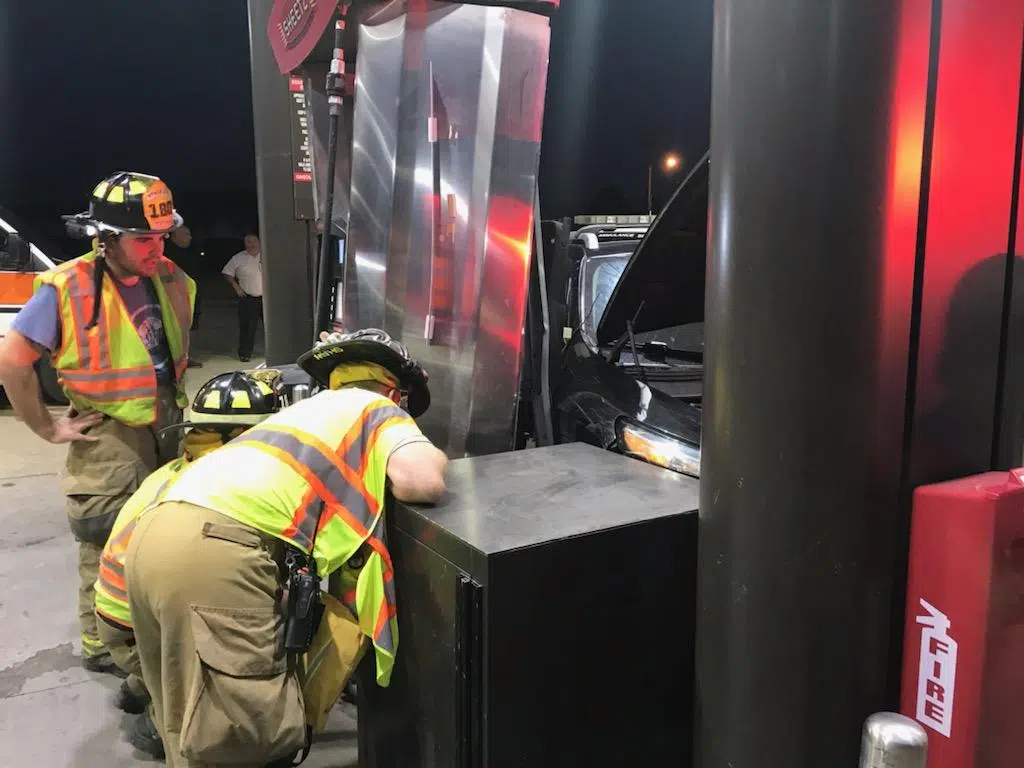 car-crashes-into-gas-pump-at-homer-city-sheetz-indiana-s-best-variety