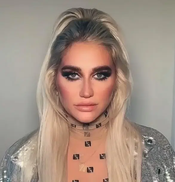 kesha-clarifies-how-to-correctly-pronounce-her-name-and-her-mom