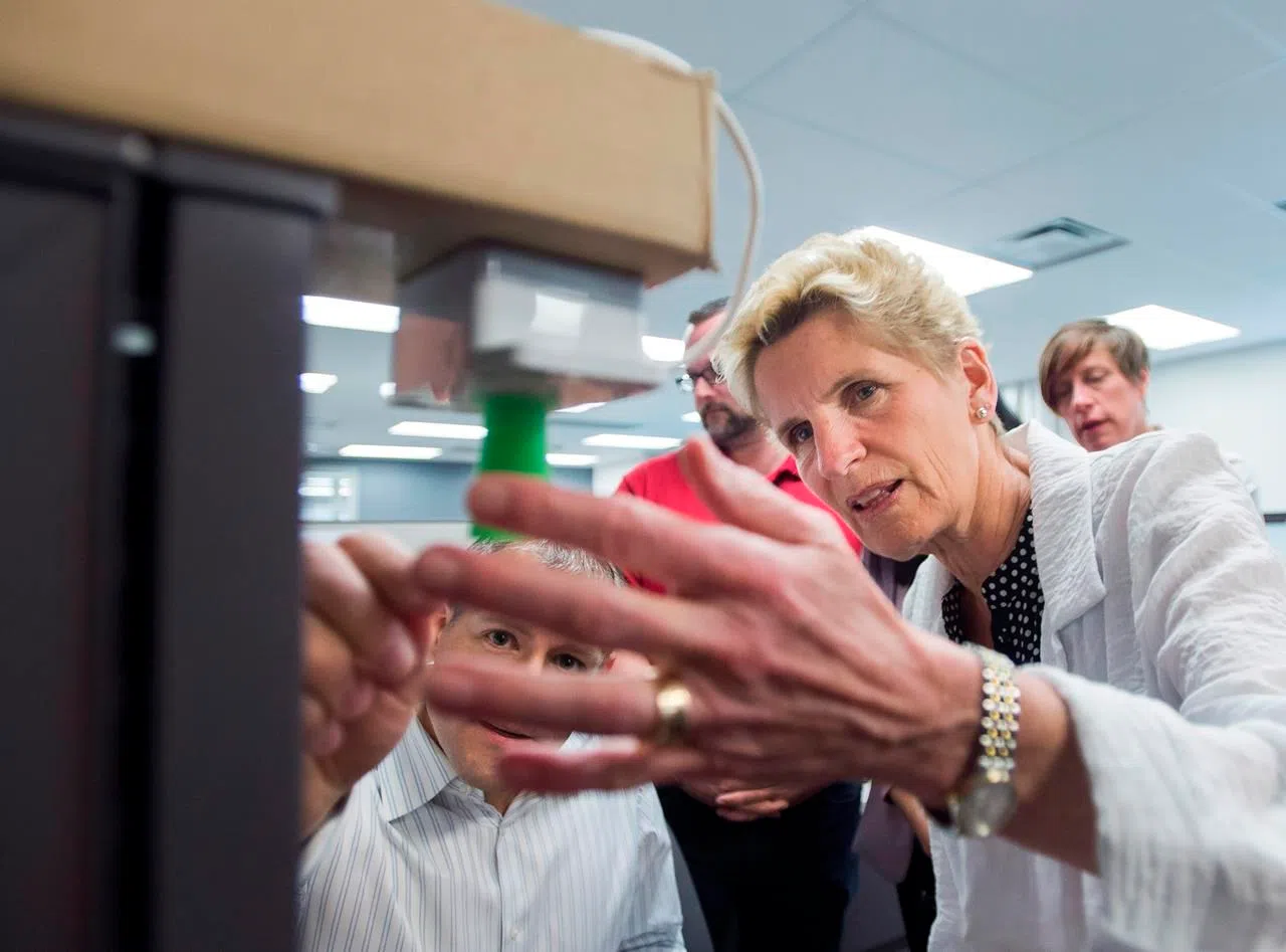 Wynne says review of Hydro One pay will include raises for board of