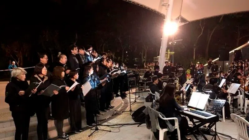 The People Sing: ‘Les Mis’ Soothes, Breaks Hong Kong Hearts ...