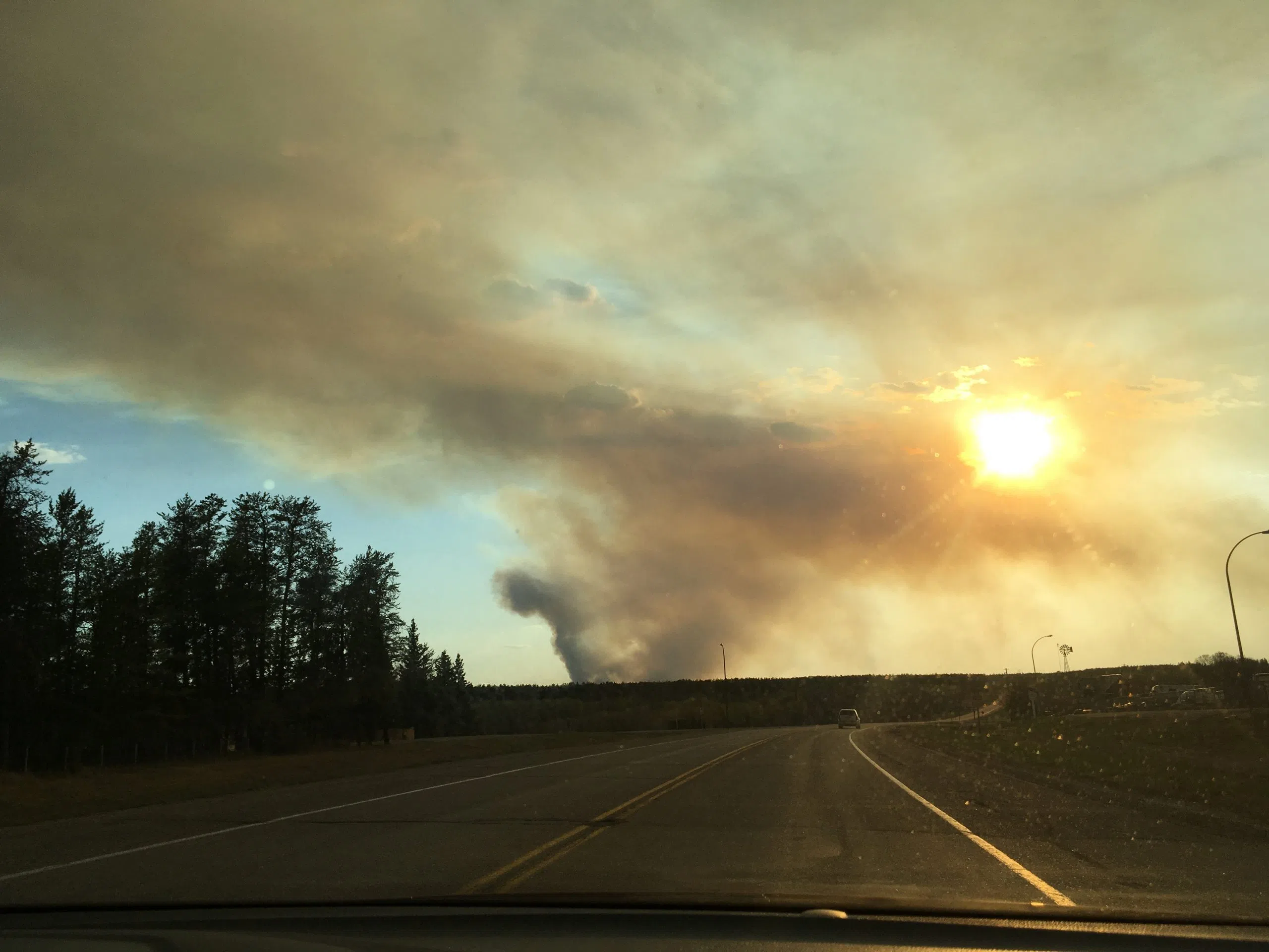 UPDATE Crews to work throughout night on fire south of Holbein