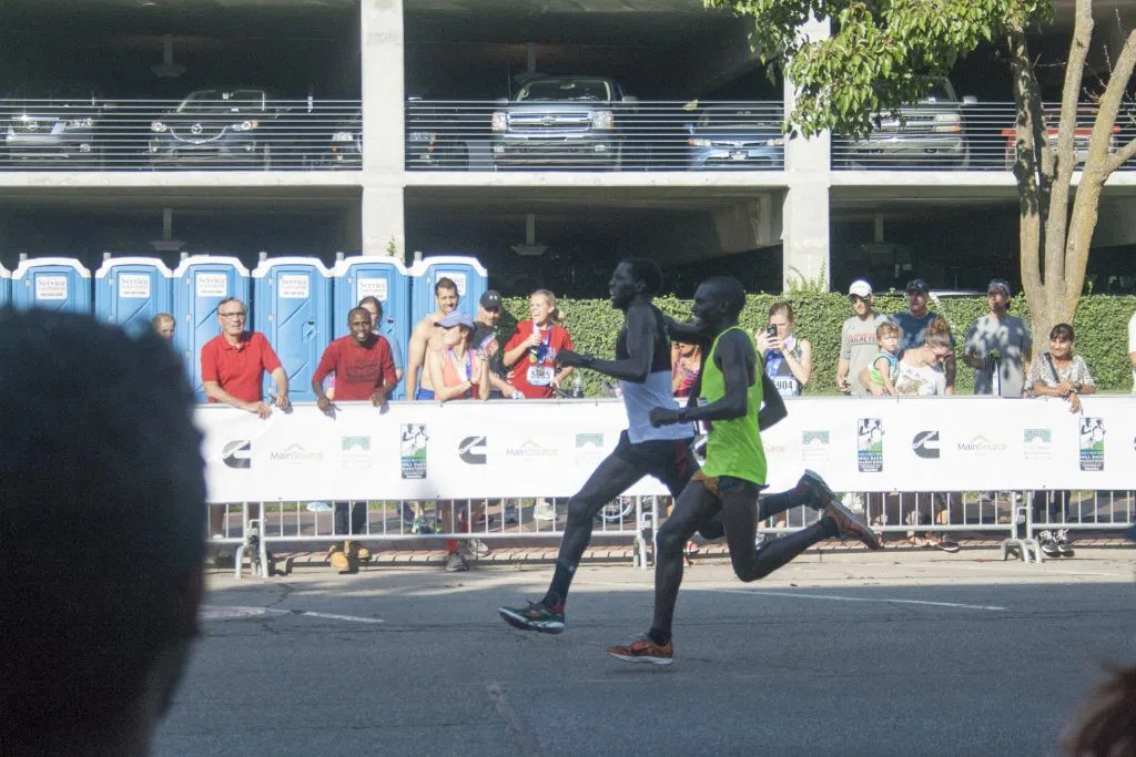 Peter Kosgei (front) is about to pull ahead to defeat last year's winner Japhet Kipkoech (back).