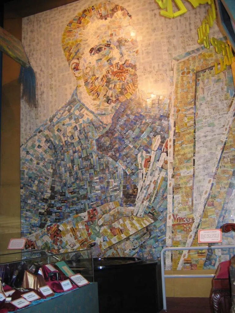 Vincent Van Gogh made from 30,000 (110 different ) postcard 