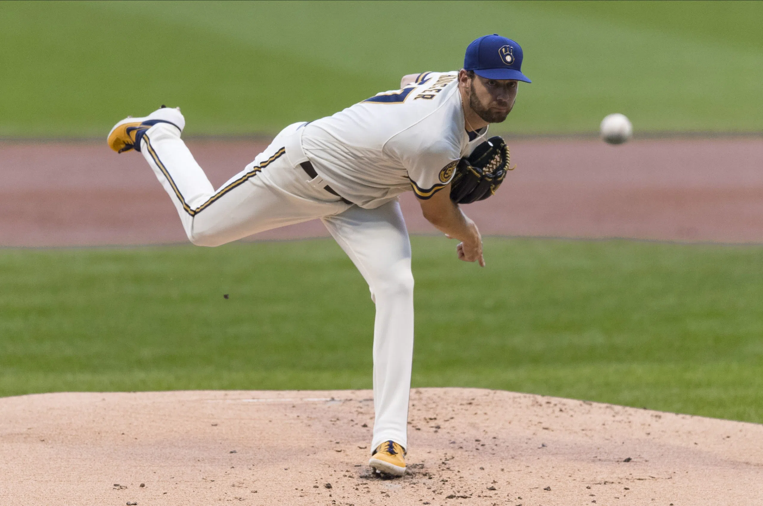 The NL Central-leading @Brewers improve to 20 games over .500!